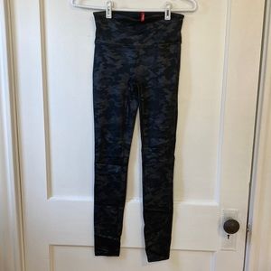Spanx Faux Leather Matte Black Camo Leggings, Size S/P